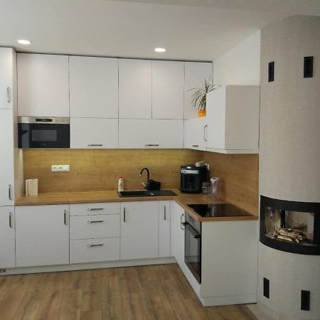 Moderny Apartman S Krbom A Klimatizaciou Presov Luaran gambar